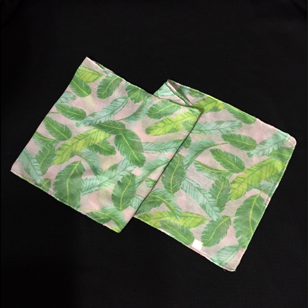 NWT. Scarf, green leaf on pink.